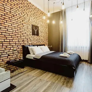 Leo Main Square Apartament